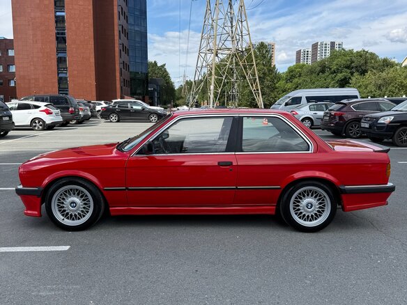 1984 BMW 3 серии 320i II (E30), красный, 1800000 рублей - вид 4