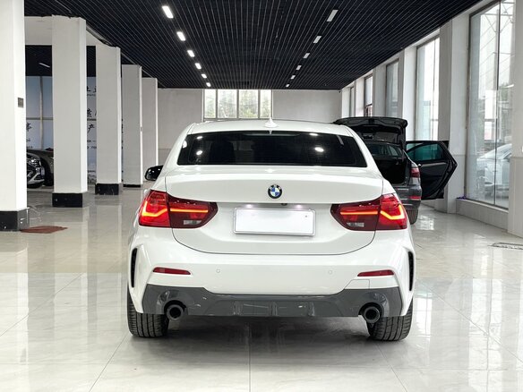 2023 BMW 1 серии 120i III (F52) Рестайлинг, белый, 1987630 рублей - вид 4