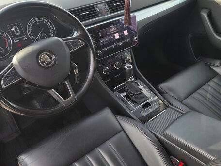 2018 Skoda Superb III, серый, 2100000 рублей, вид 4
