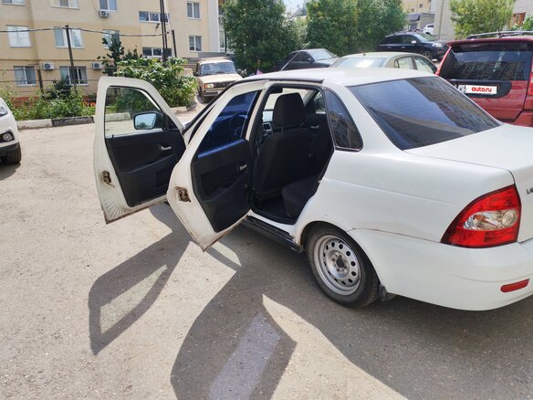 2013 Lada (ВАЗ) Priora I Рестайлинг, белый, 330000 рублей - вид 4