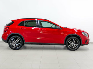 2017 Mercedes-Benz GLA 200 I (X156) Рестайлинг, красный, 2155000 рублей, вид 4