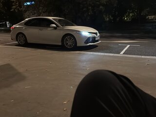 2019 Toyota Camry VIII (XV70), белый, 2850000 рублей, вид 1