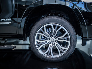 2026 Ram 1500 Crew Cab V Рестайлинг, чёрный, 11071645 рублей, вид 4