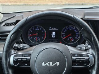 2021 Kia K5 III, белый, 2200000 рублей, вид 5