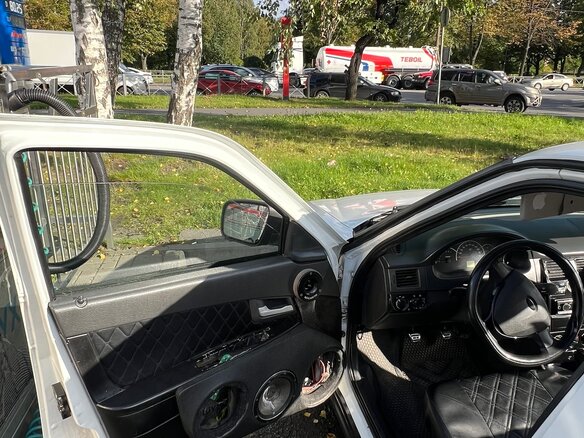 2009 Lada (ВАЗ) Priora I, белый, 240000 рублей - вид 12