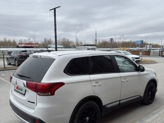 2015 Mitsubishi Outlander III Рестайлинг 2, белый, 1850000 рублей, вид 5