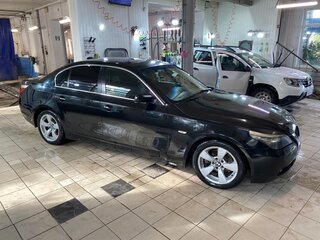 2004 BMW 5 серии 520i V (E60/E61), чёрный, 870000 рублей, вид 4