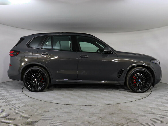 2025 BMW X5 40i IV (G05/G18) Рестайлинг, серый - вид 3