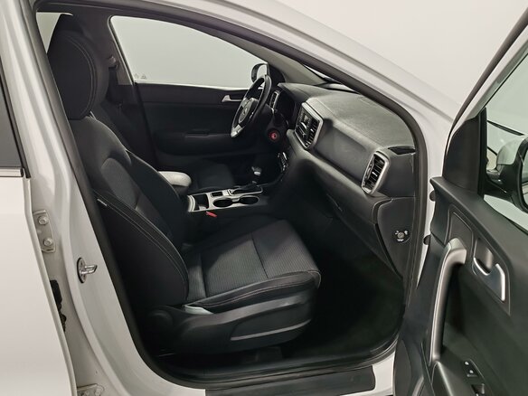 2018 Kia Sportage IV Рестайлинг, белый, 1899000 рублей - вид 19