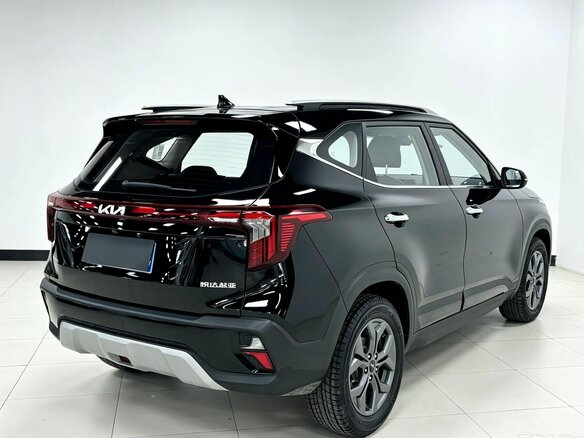 2023 Kia Seltos I Рестайлинг, чёрный - вид 4