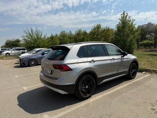 2019 Volkswagen Tiguan II, серебристый, 2860000 рублей, вид 4