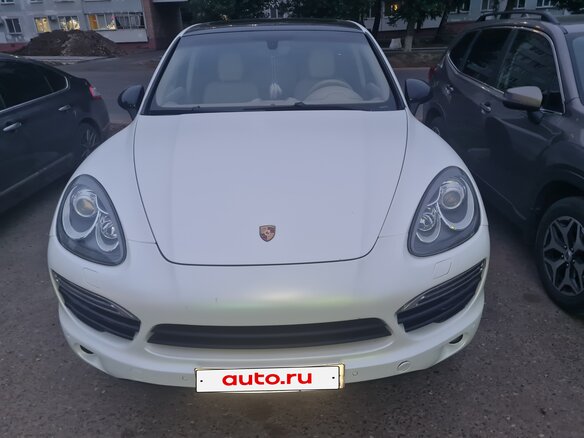 2011 Porsche Cayenne Diesel II (958), белый - вид 2