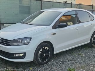 2017 Volkswagen Polo V Рестайлинг, белый, 850000 рублей, вид 1
