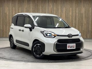 2022 Toyota Sienta III, белый, 1397400 рублей, вид 3