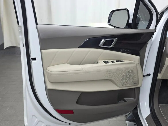 2023 Kia Carnival IV Рестайлинг, белый, 6020000 рублей - вид 14