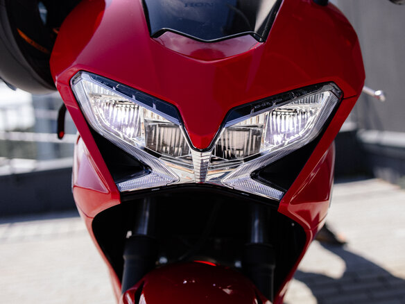 2014 Honda VFR 800, красный, 814312 рублей - вид 14