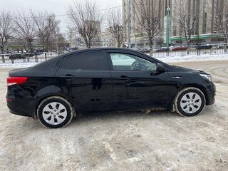 2016 Kia Rio III Рестайлинг, чёрный, 1100000 рублей, вид 2