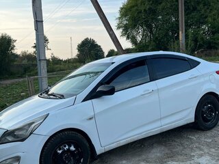 2015 Hyundai Solaris I Рестайлинг, белый, 800000 рублей, вид 3
