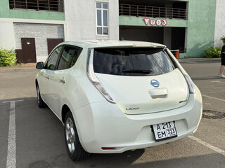 2011 Nissan Leaf I (ZE0/AZE0), белый, 790000 рублей, вид 4