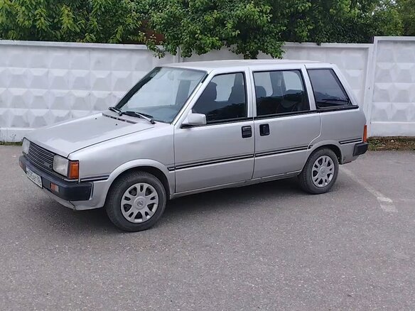 1986 Nissan Prairie I (M10), серебристый, 190000 рублей - вид 1