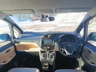 2014 Toyota Noah III (R80), серебристый, 1800000 рублей, вид 5