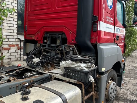 2012 Mercedes-Benz Axor, пурпурный, 1400000 рублей, вид 3