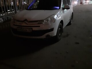 2011 Citroen C-Crosser, белый, 750000 рублей, вид 2