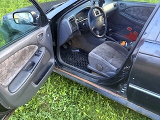 1998 Toyota Avensis I, чёрный, 135000 рублей, вид 5