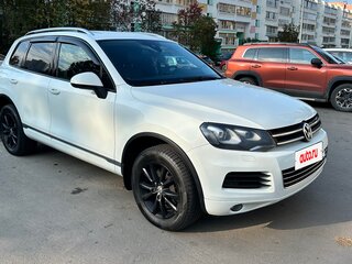 2013 Volkswagen Touareg II, белый, 2200000 рублей, вид 3