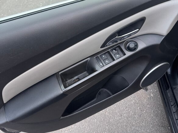 2011 Chevrolet Cruze I, чёрный, 575000 рублей - вид 8