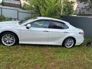 2020 Toyota Camry VIII (XV70), белый, 1999999 рублей, вид 4