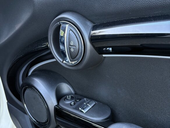 2022 Mini Hatch Cooper D III (F55/F56) Рестайлинг 2, белый, 2220000 рублей - вид 28