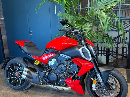 2023 Ducati Diavel V4, красный, 2650000 рублей, вид 4