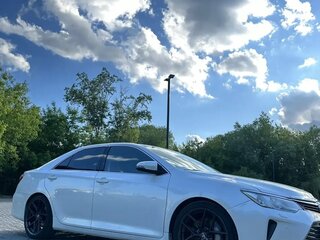 2015 Toyota Camry VII (XV50) Рестайлинг, белый, 2000000 рублей, вид 3