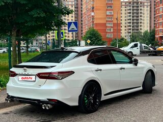 2018 Toyota Camry VIII (XV70), белый, 3900000 рублей, вид 1