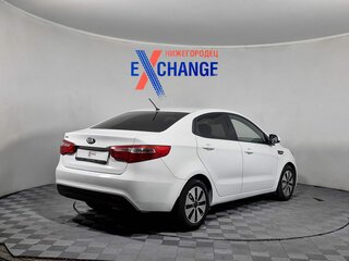 2013 Kia Rio 5-speed III, белый, 622000 рублей, вид 4