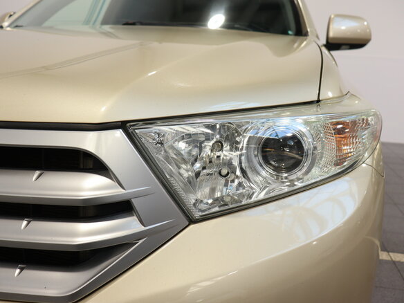 2010 Toyota Highlander II (XU40) Рестайлинг, бежевый - вид 17