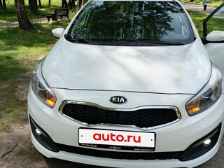 2017 Kia Ceed II Рестайлинг, белый, 880000 рублей, вид 1