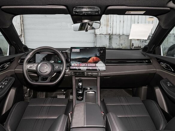 2026 Lynk & Co 03 I Рестайлинг 2, серебристый, 2400000 рублей - вид 12