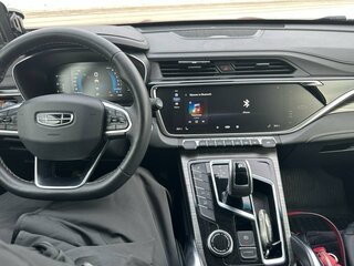 2022 Geely Atlas Pro, красный, 2000000 рублей, вид 4