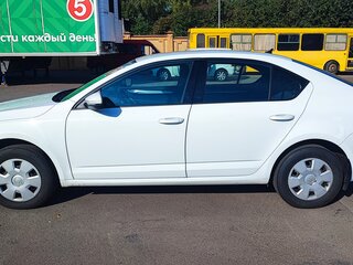 2019 Skoda Octavia III (A7) Рестайлинг, белый, 1900000 рублей, вид 3