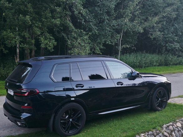 2022 BMW X7 40i I (G07) Рестайлинг, чёрный, 10500000 рублей - вид 4