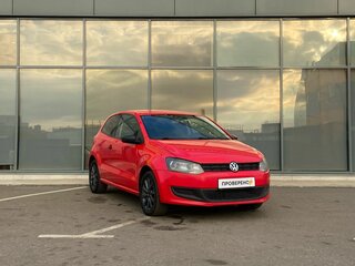2013 Volkswagen Polo V, красный, 379000 рублей, вид 2