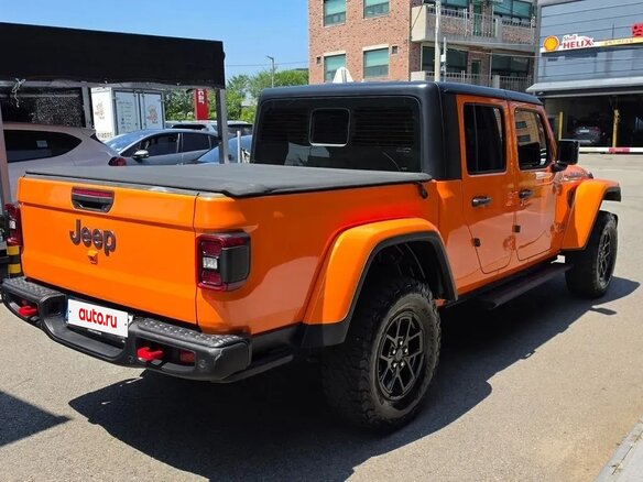 2023 Jeep Gladiator II (JT), оранжевый, 6900000 рублей - вид 2