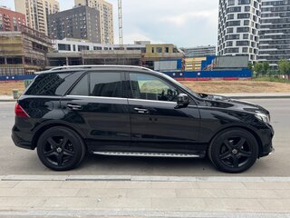 2017 Mercedes-Benz GLE 300 I (W166), чёрный, 3900000 рублей, вид 4