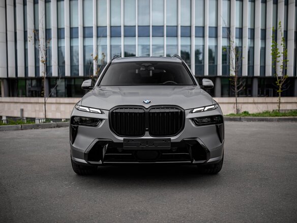 2026 BMW X7 40d I (G07) Рестайлинг, серый, 17890000 рублей - вид 1