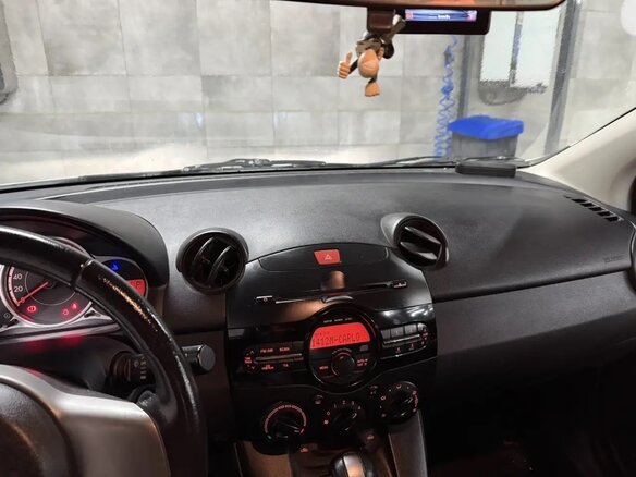 2014 Mazda 2 II Рестайлинг (DE2), белый - вид 6