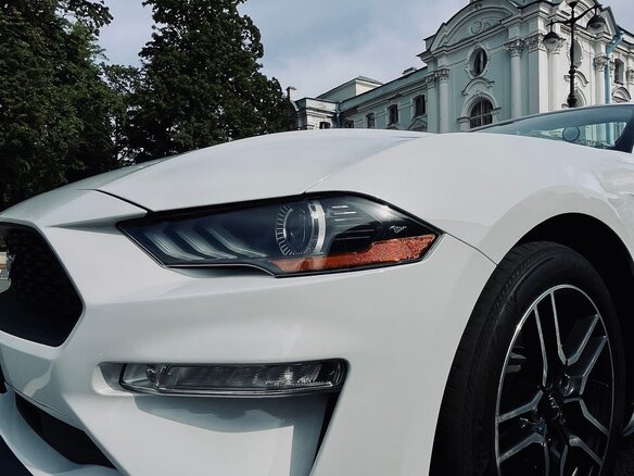 2017 Ford Mustang VI Рестайлинг, белый, 2250000 рублей - вид 23