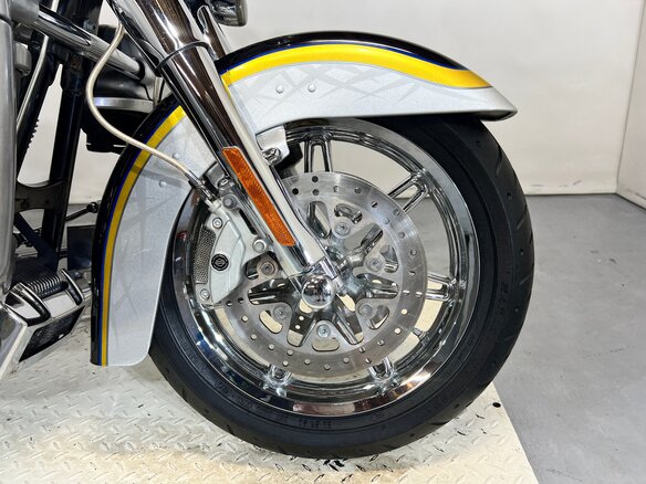 2012 Harley-Davidson Electra Glide, серебристый, 980000 рублей - вид 9