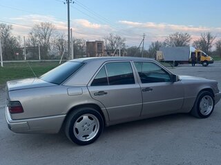 1991 Mercedes-Benz W124 300, серый, 430000 рублей, вид 2